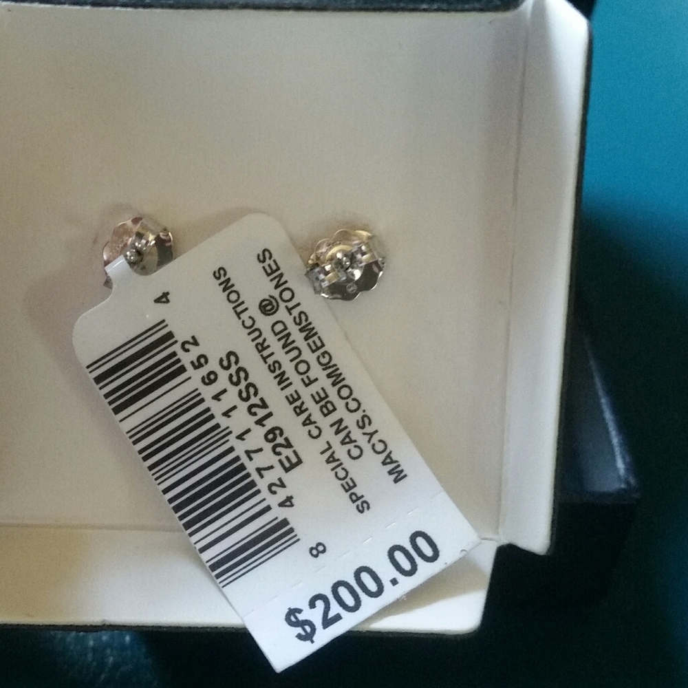 NWT Genuine Diamond love knot stud earrings - Picture 8 of 9